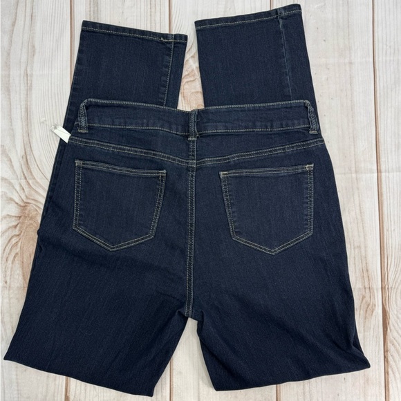 Dress Barn Slim Leg High Rise Dark Wash Denim Classic 5 Pocket Jeans Size 8 NEW - Picture 2 of 8